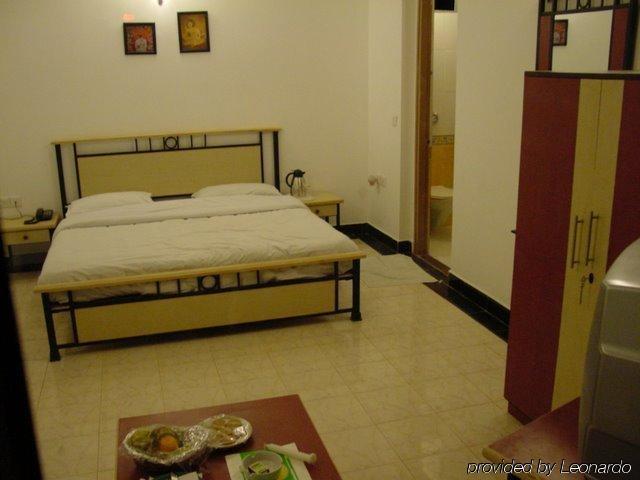 Country Inn Мусори Екстериор снимка