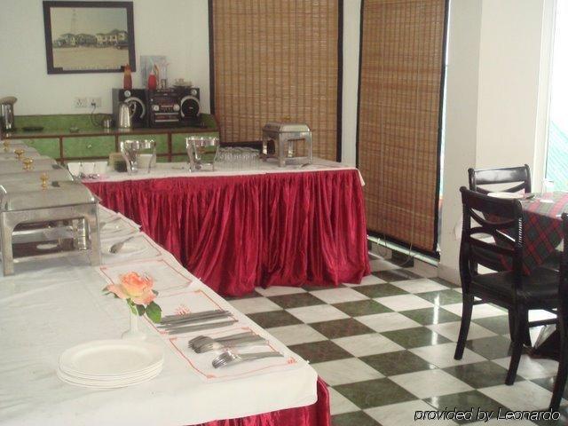 Country Inn Мусори Екстериор снимка