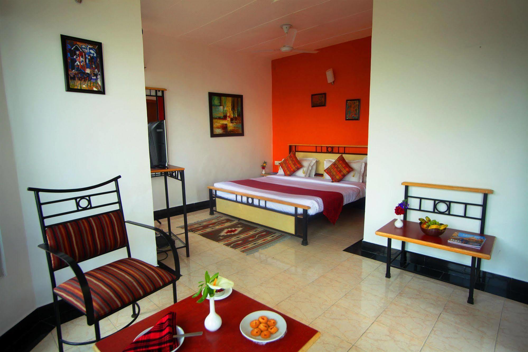 Country Inn Мусори Екстериор снимка